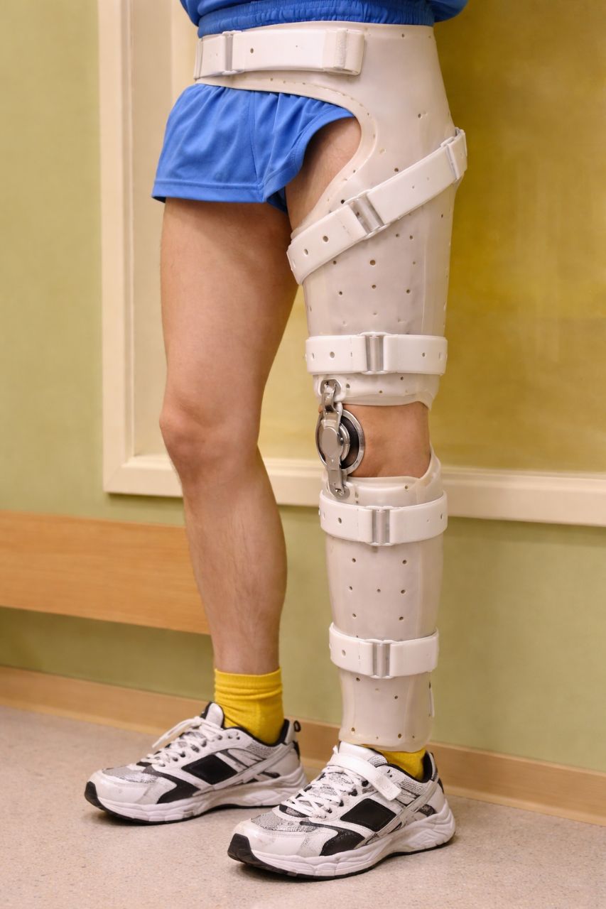 08-09-53 Тутор на коленный и тазобедренный суставы